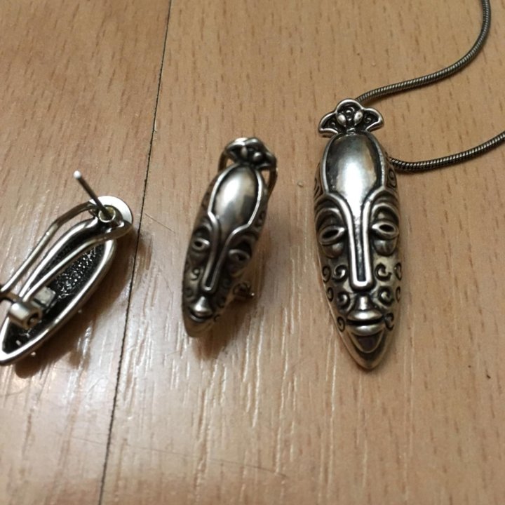 Кулон и серьги