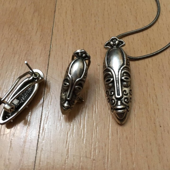 Кулон и серьги