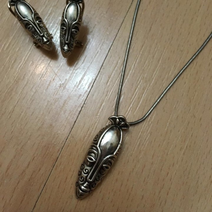 Кулон и серьги