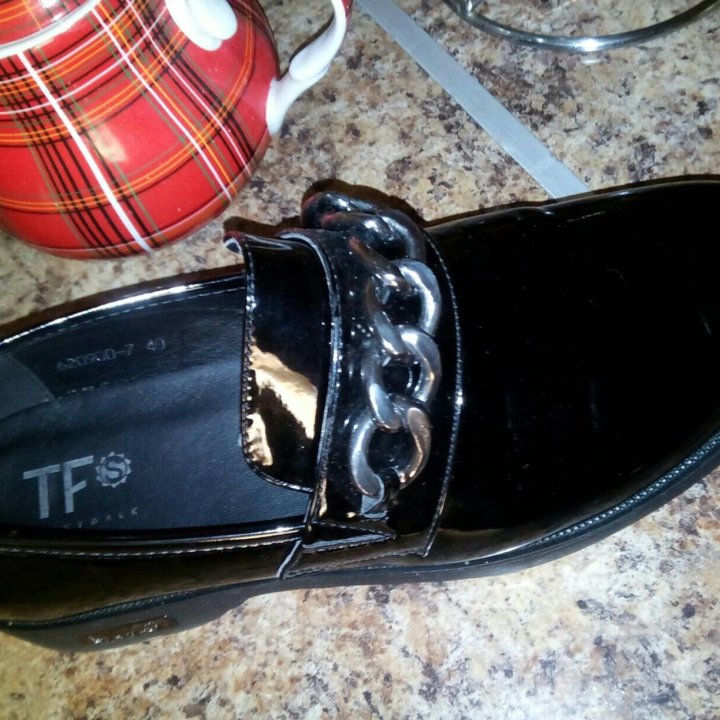 Женские ботинки