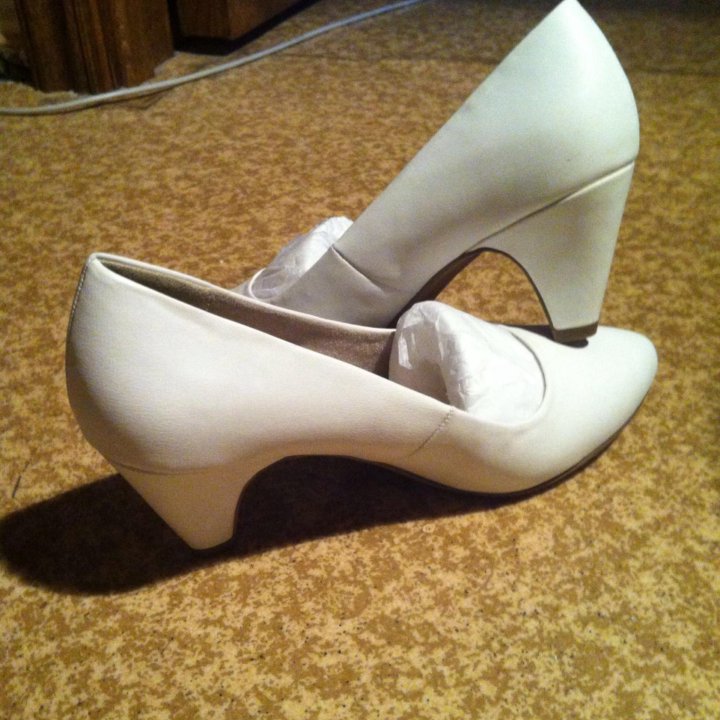 Туфли белые