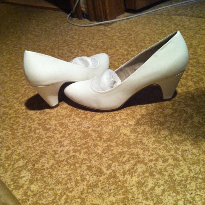 Туфли белые