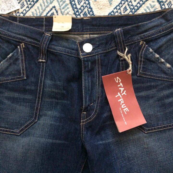 Новые джинсы Levi's