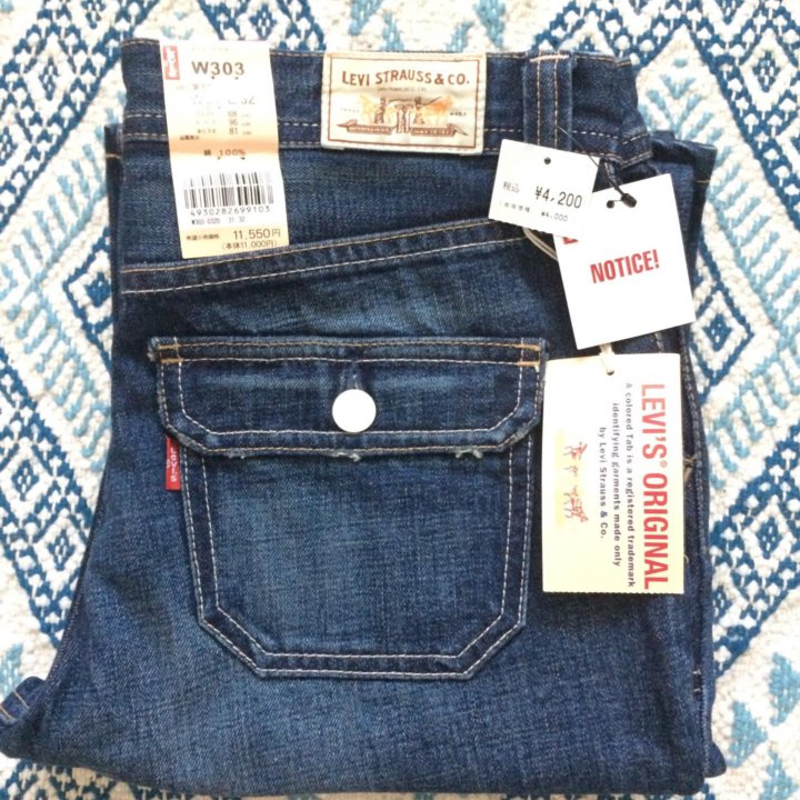 Новые джинсы Levi's