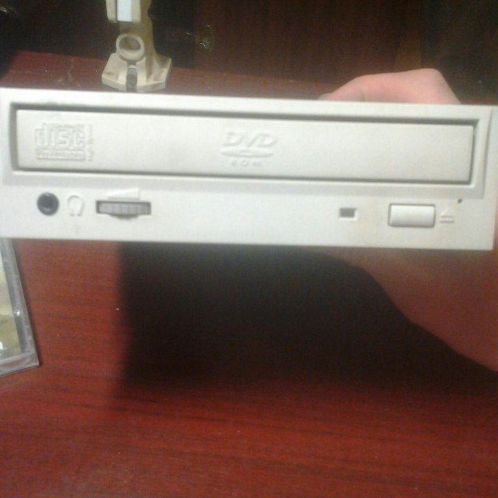 CD-RW/DVD- ROM DRIVE