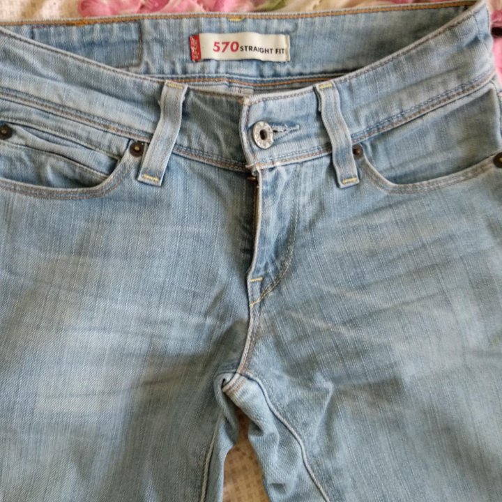 Джинсы Levis. Размер 25