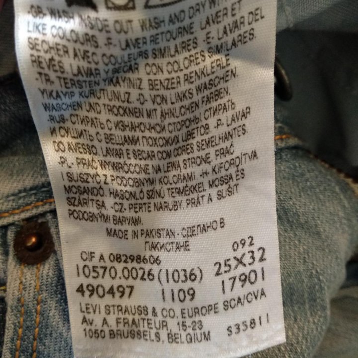 Джинсы Levis. Размер 25