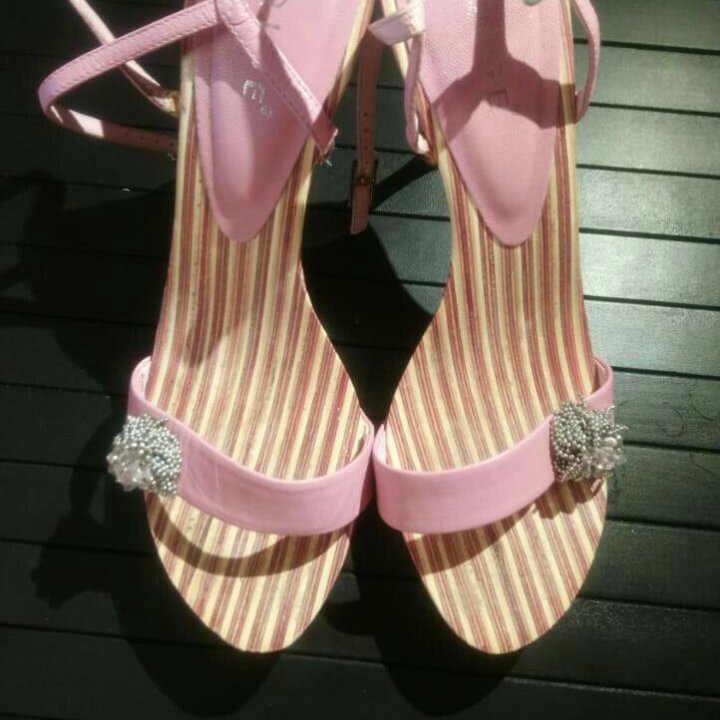 Босоножки 37