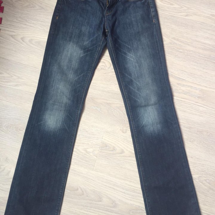 Джинсы Levis
