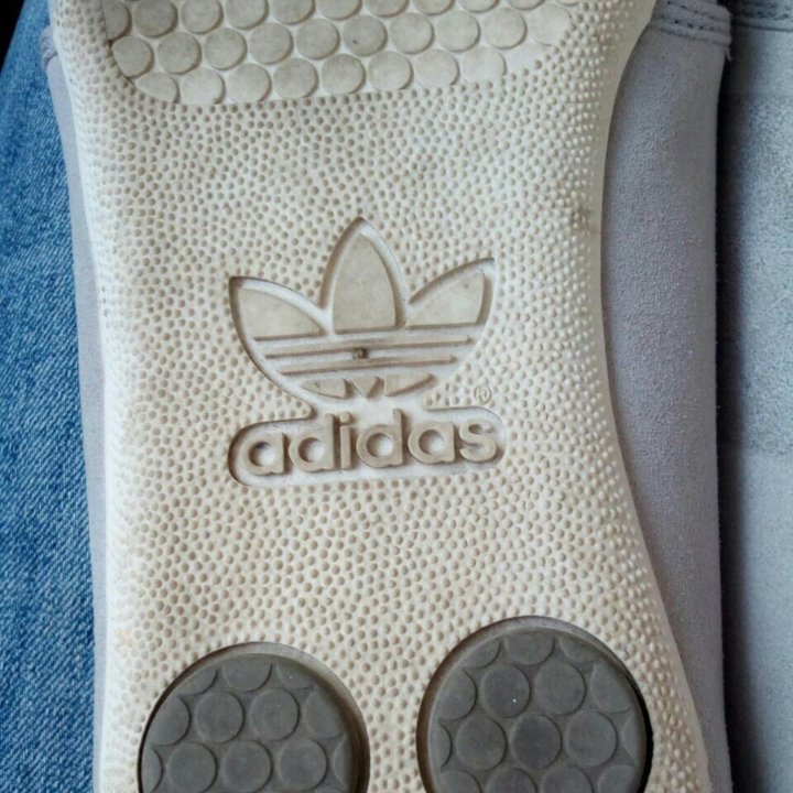 Кроссовки Adidas