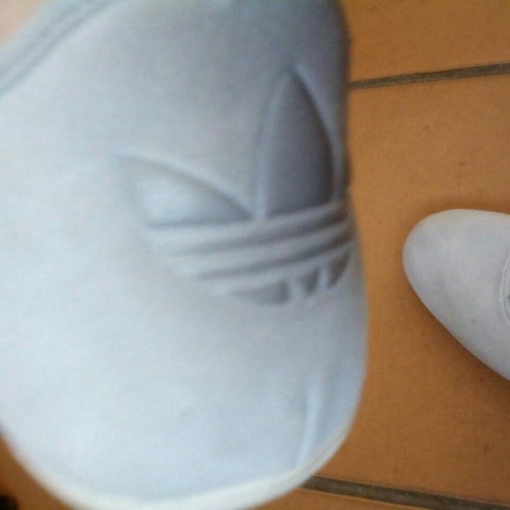 Кроссовки Adidas