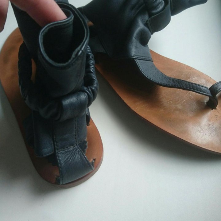 Сандалии. Кожа.