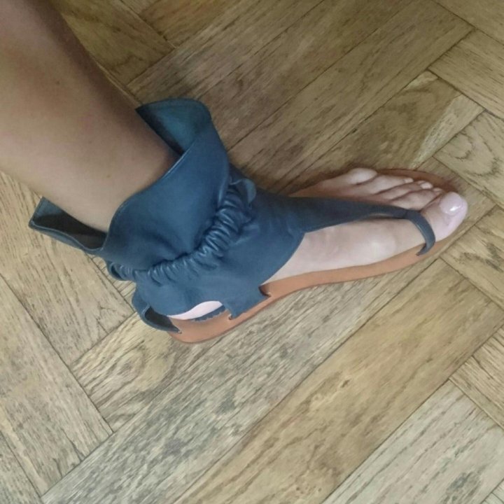 Сандалии. Кожа.