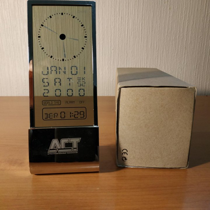 Настольные электронные часы с прозрачным дисплеем