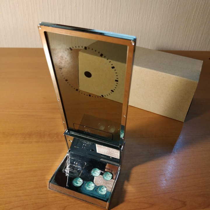 Настольные электронные часы с прозрачным дисплеем