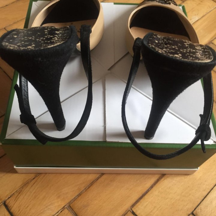 Босоножки 38₽