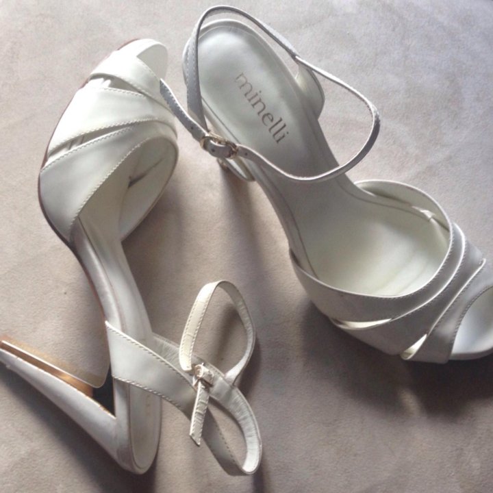 Босоножки Minelli