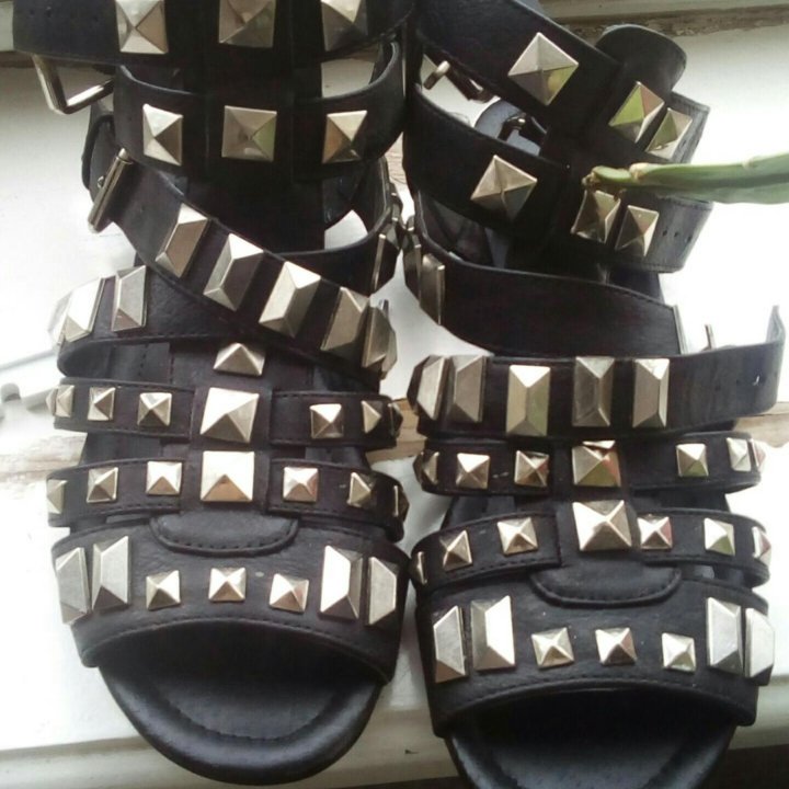 Босоножки разные