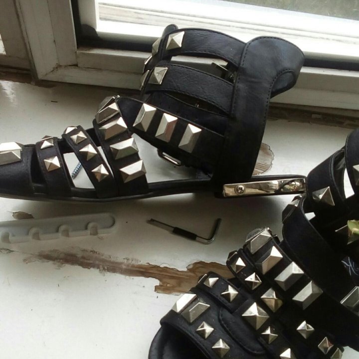 Босоножки разные