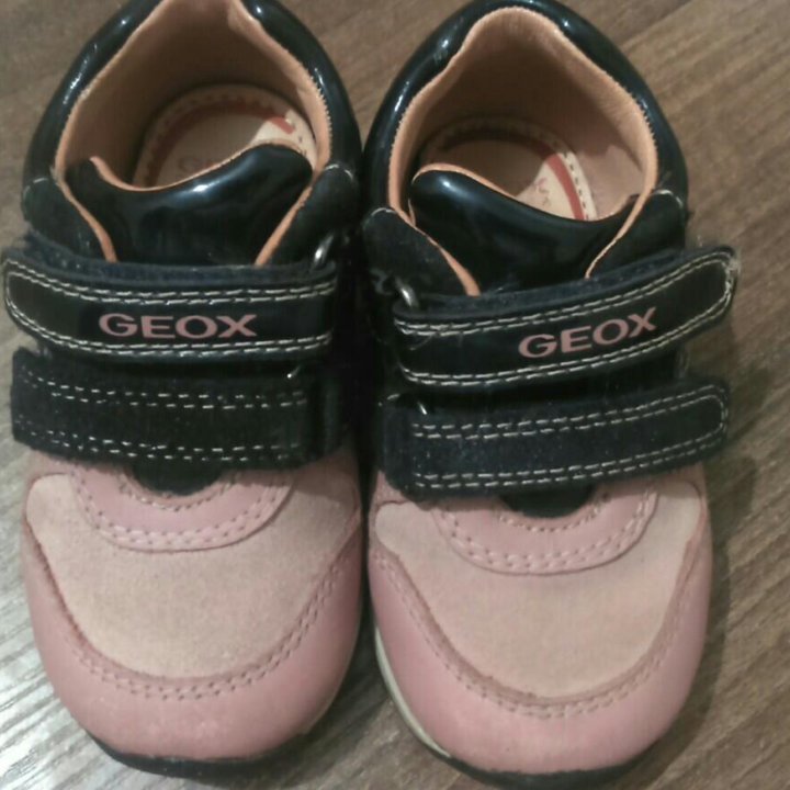 Кроссовки Geox.