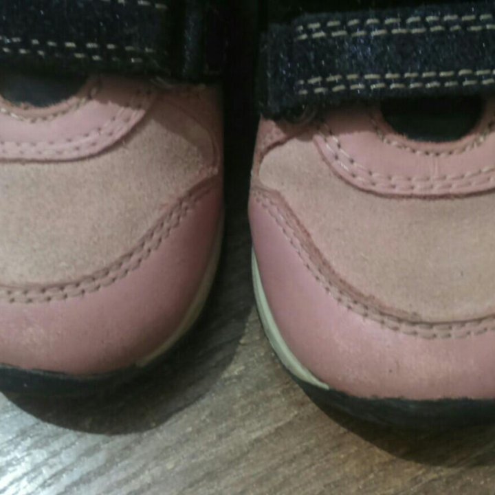 Кроссовки Geox.