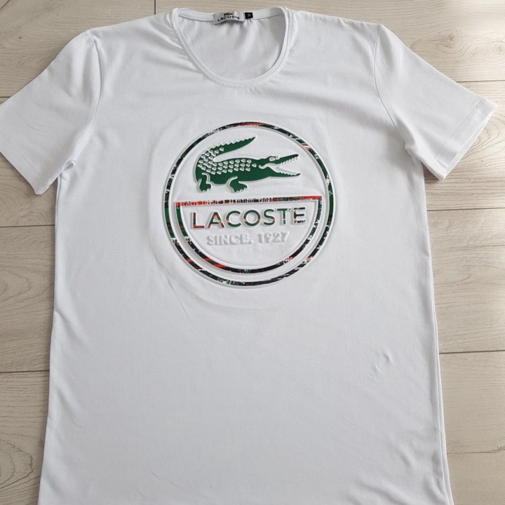 Мужская футболка Lacoste.