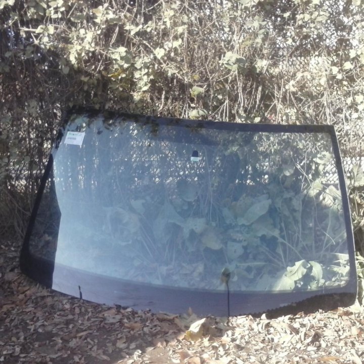 НОВОЕ лобовое стекло на додж караван с 2008-