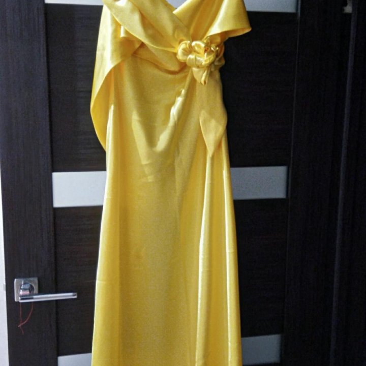 Женское вечернее платье