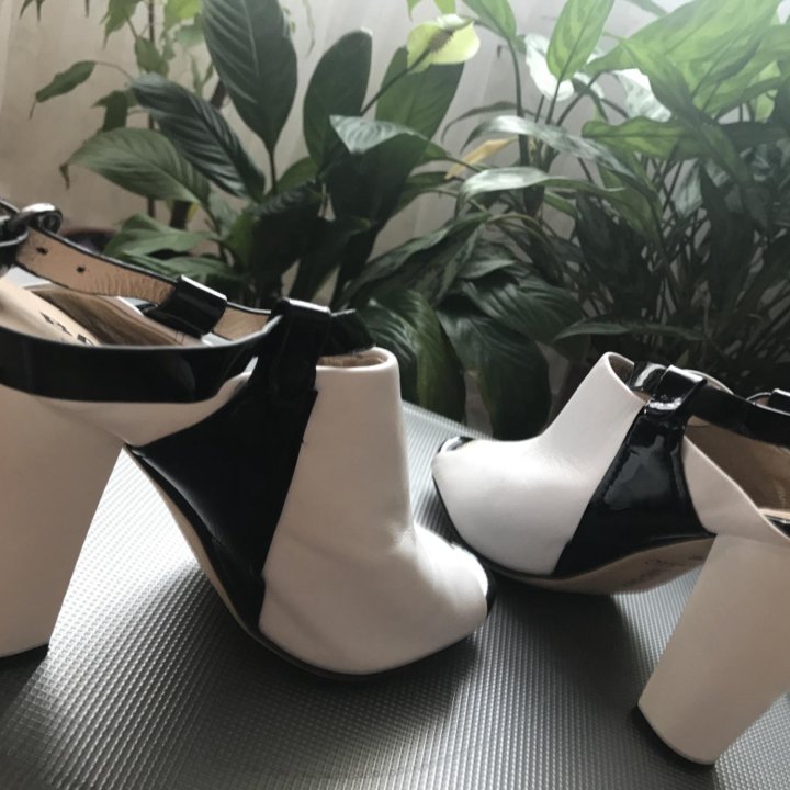 Босоножки Basik