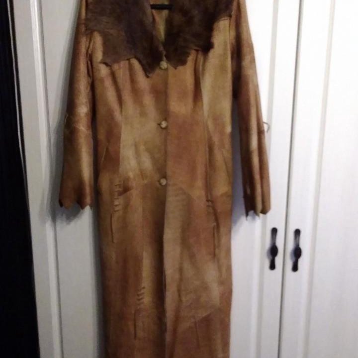 Плащ кожаный.