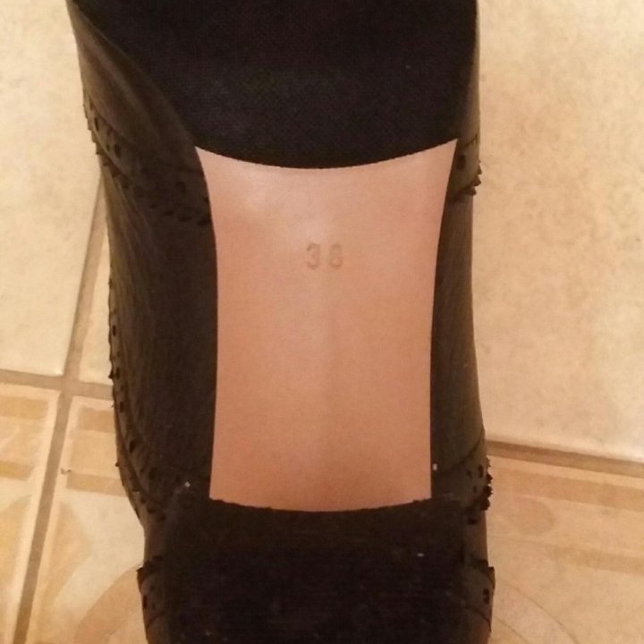 Кожаные ботильоны.