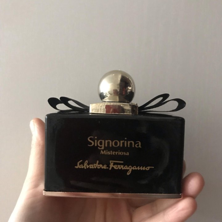 Signorina Misteriosa Salvadore Ferragamo