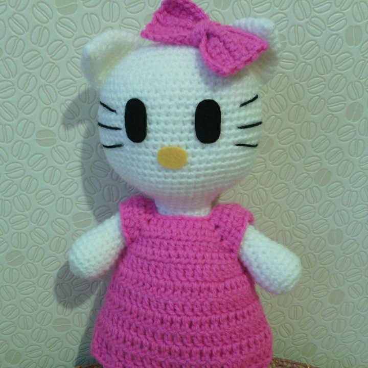 Hello Kitty амигуруми.