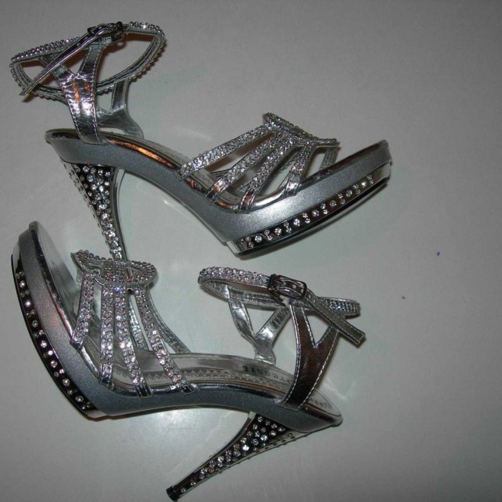 Туфли серебристые