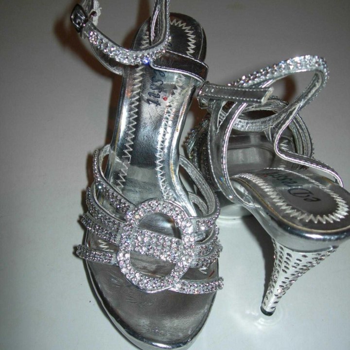 Туфли серебристые