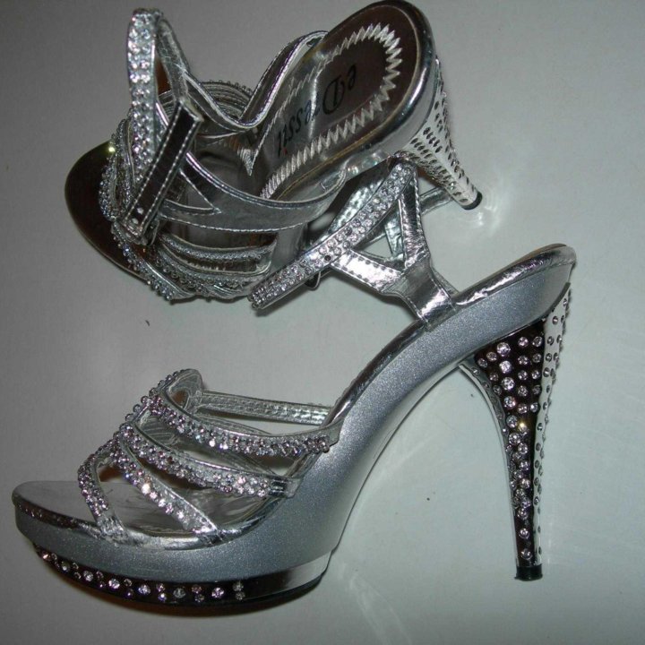 Туфли серебристые