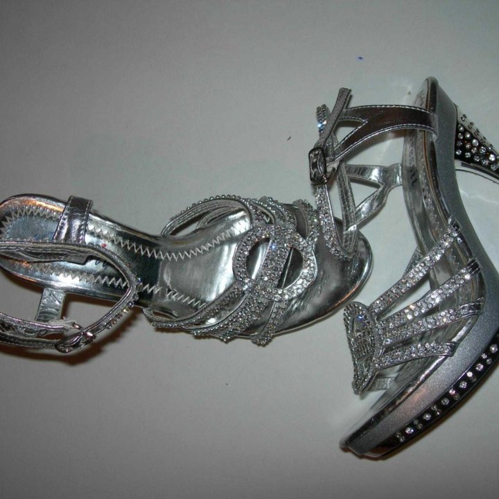 Туфли серебристые