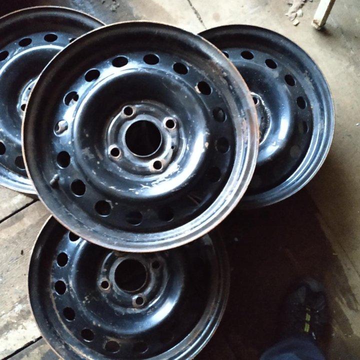 Nissan r15 4x114,3