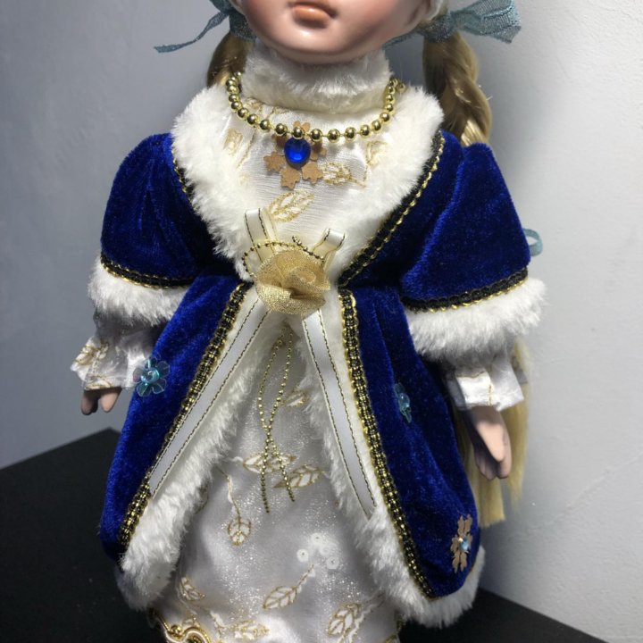 Кукла фарфоровая «Снегурочка»