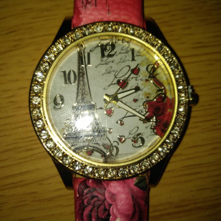 Часы наручные.