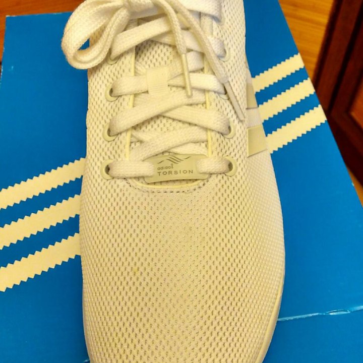 Кроссовки adidas