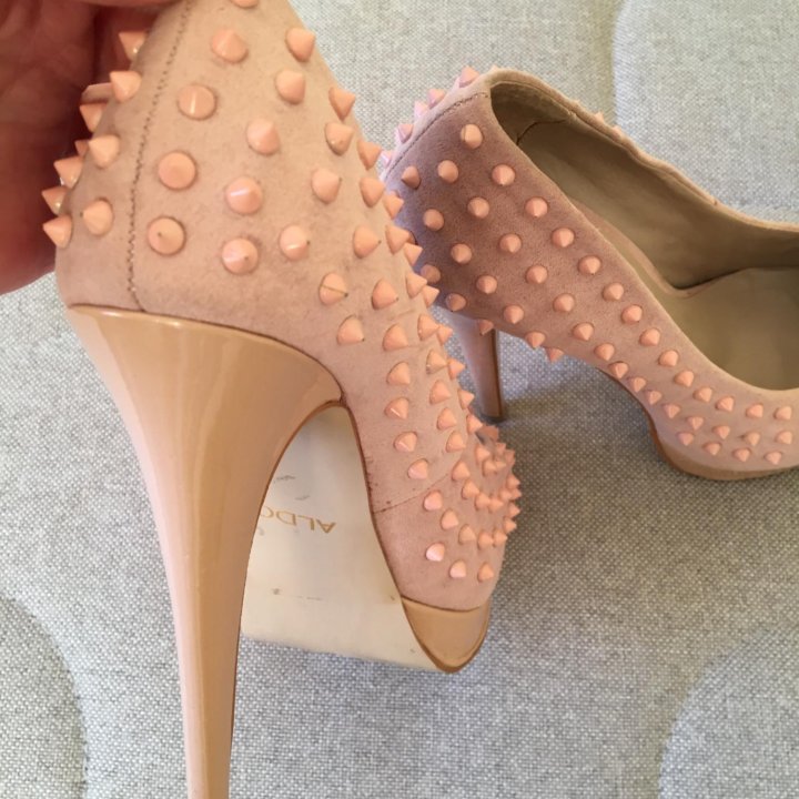 Туфли с шипами