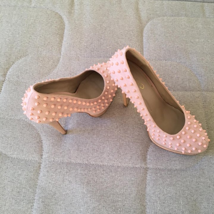 Туфли с шипами