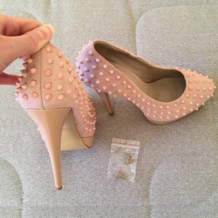 Туфли с шипами