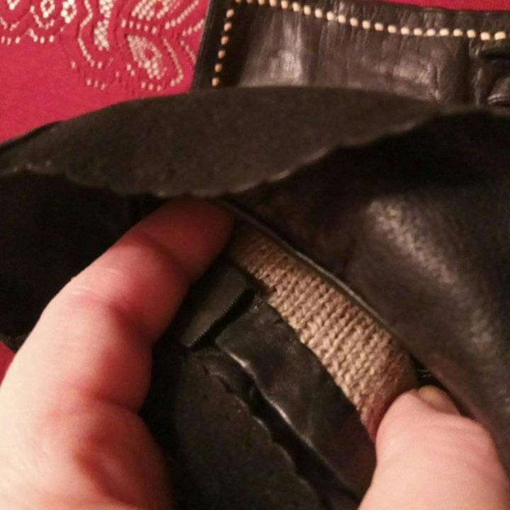 Кожаные перчатки