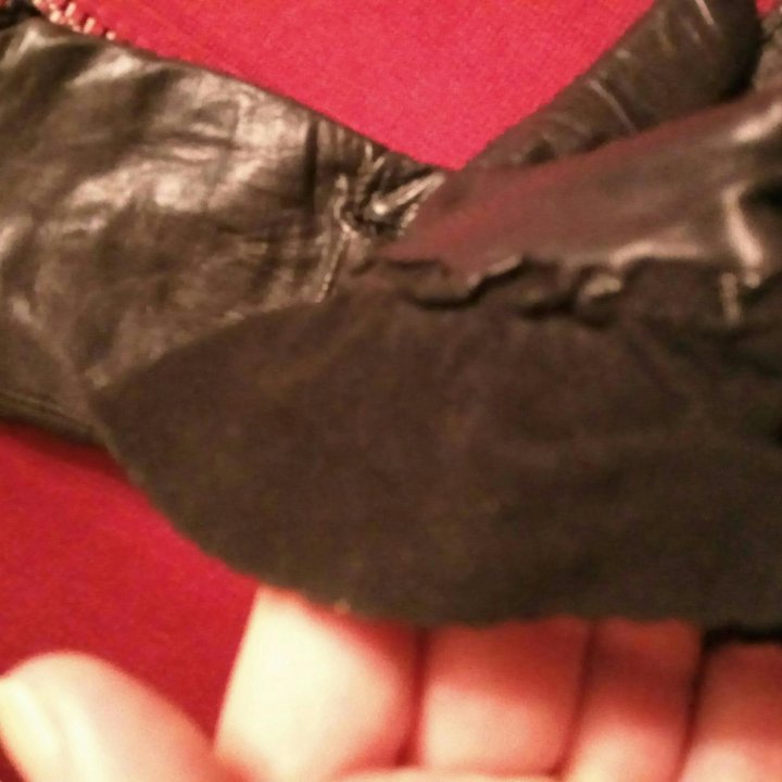 Кожаные перчатки