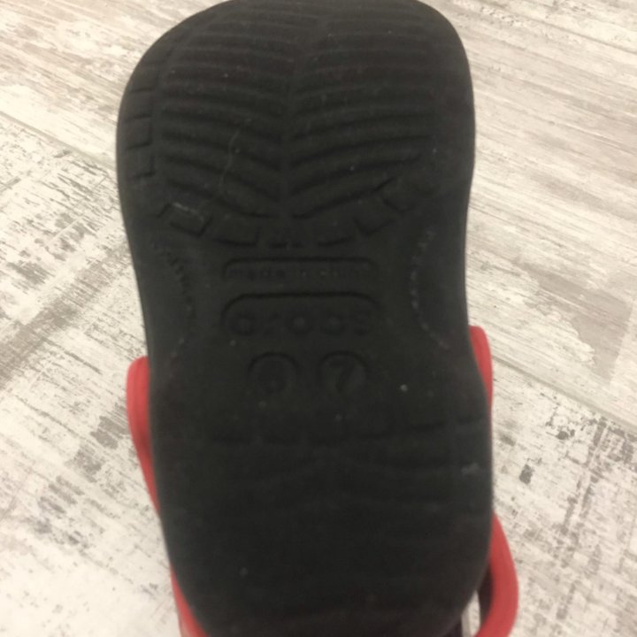 Crocs 6-7