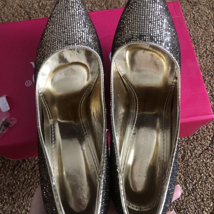 Туфли золотые