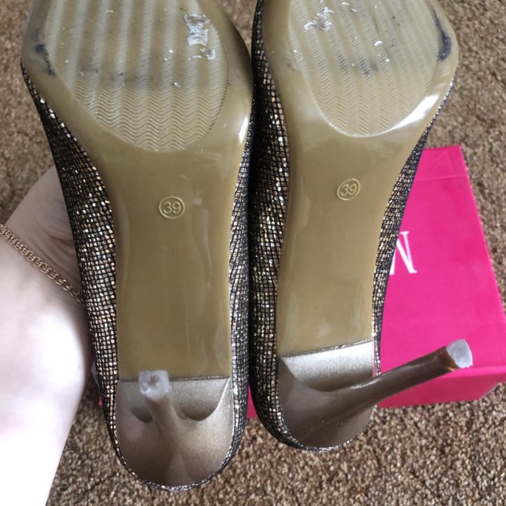 Туфли золотые