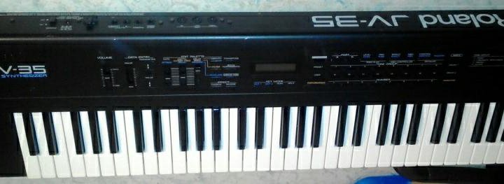 Roland JV-35